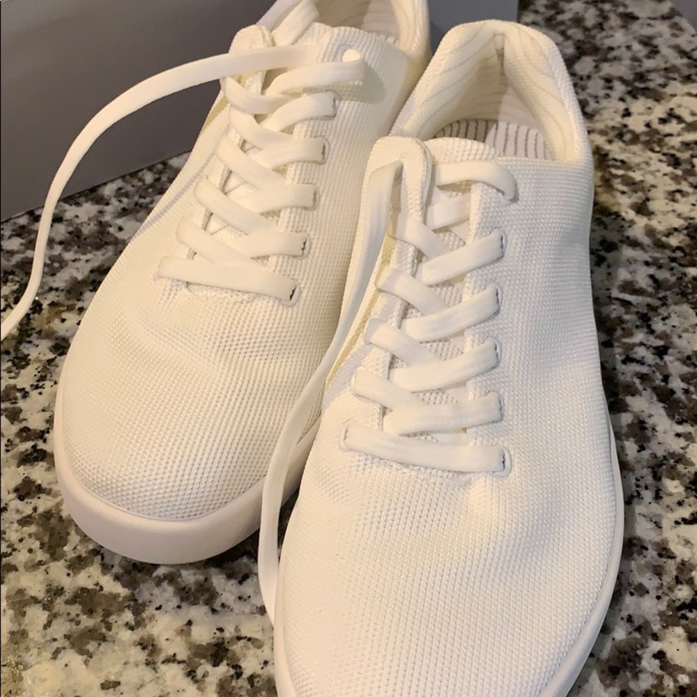 Atoms White Sneakers